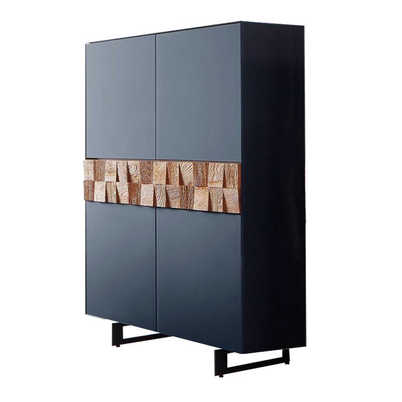 Highboard mit dunklem Lack und Spaltholzakzent - auf schwarzen Metallkufen