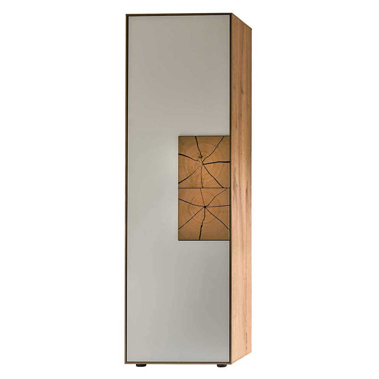 Großer Stauraumschrank aus massiver Kerneiche Umato mit einer Tür in Mattglas weiß und zwei dekorativen Hirnholzscheiben.