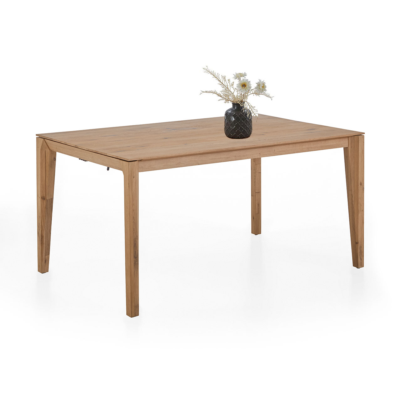 Klassischer Esstisch aus massiver, heller Kerneiche mit rechteckiger Tischplatte auf vier Holzbeinen - in Seitenansicht.