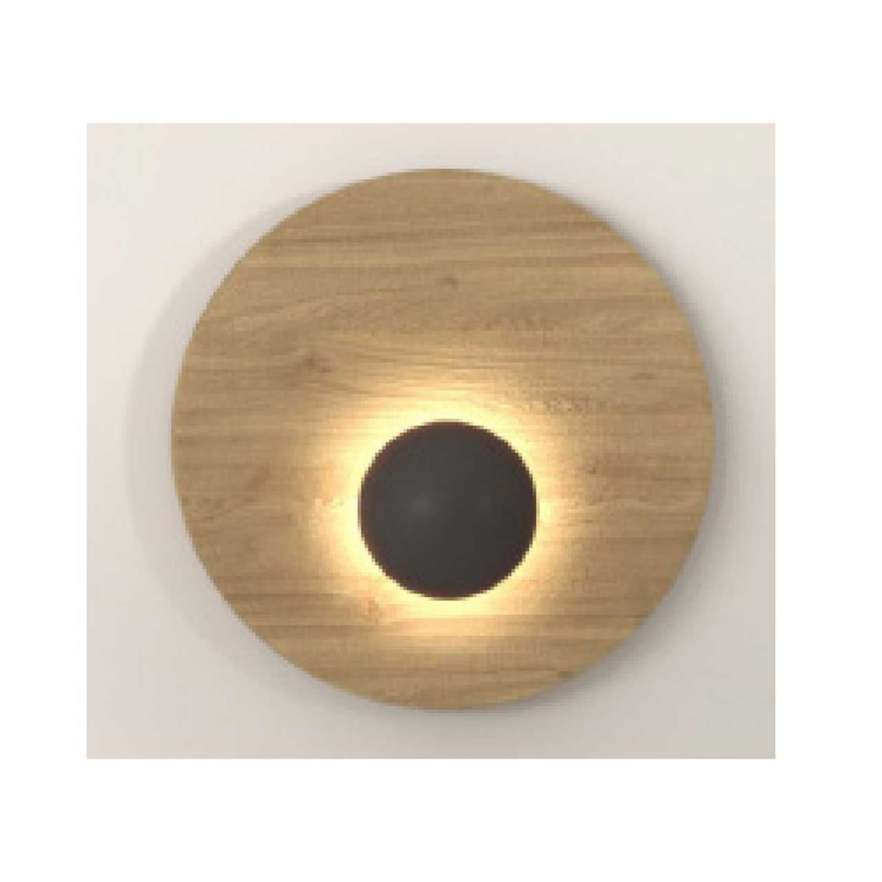 Moderne, große Wandleuchte bestehend aus einer runden Holzplatte aus Kerneiche Natur und mittigem dunklen Leuchtspot.