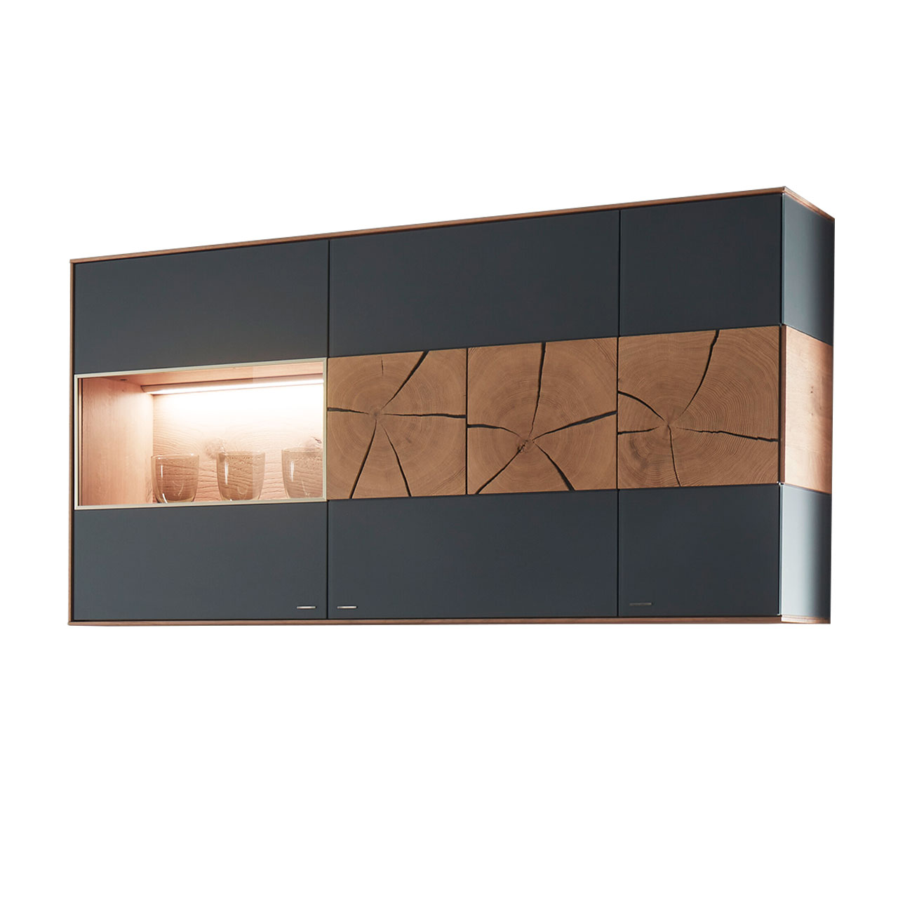 Hartmann CAYA - Hängevitrine 7170-4142A Moderne Hängevitrine aus massiver Kerneiche Umato mit Mattglas anthrazit Front, mit einer Holztür mit dekorativer Hirnholz Applikation aus drei rechteckigen Hirnholzscheiben und einer Glastür.