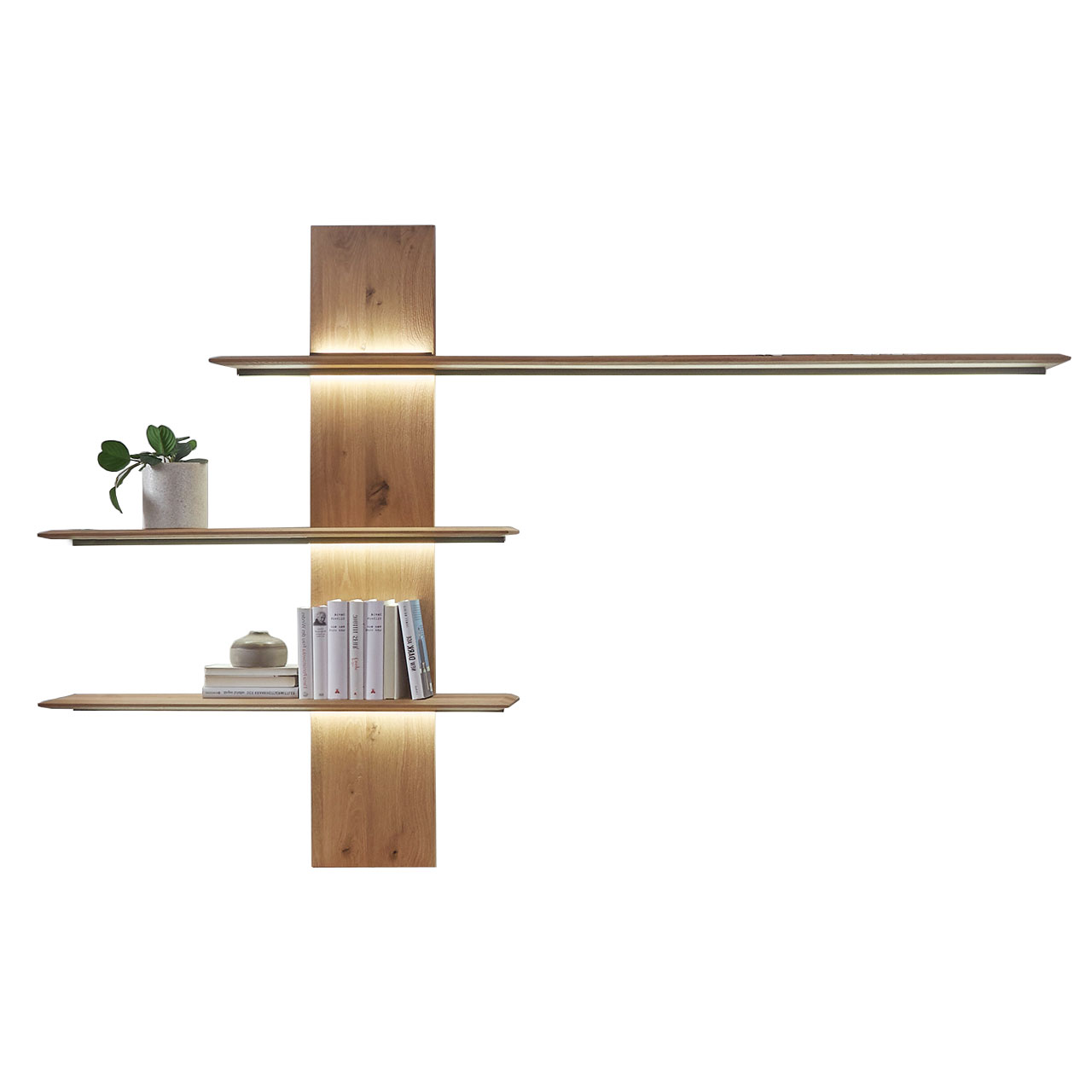 Massivholz Wandpaneel aus edler Kerneiche Umato mit massiver Holzrückwand und einem langen Holzboden oben und zwei kurzen unten. Alle Holzböden sind indirekt beleuchtet.