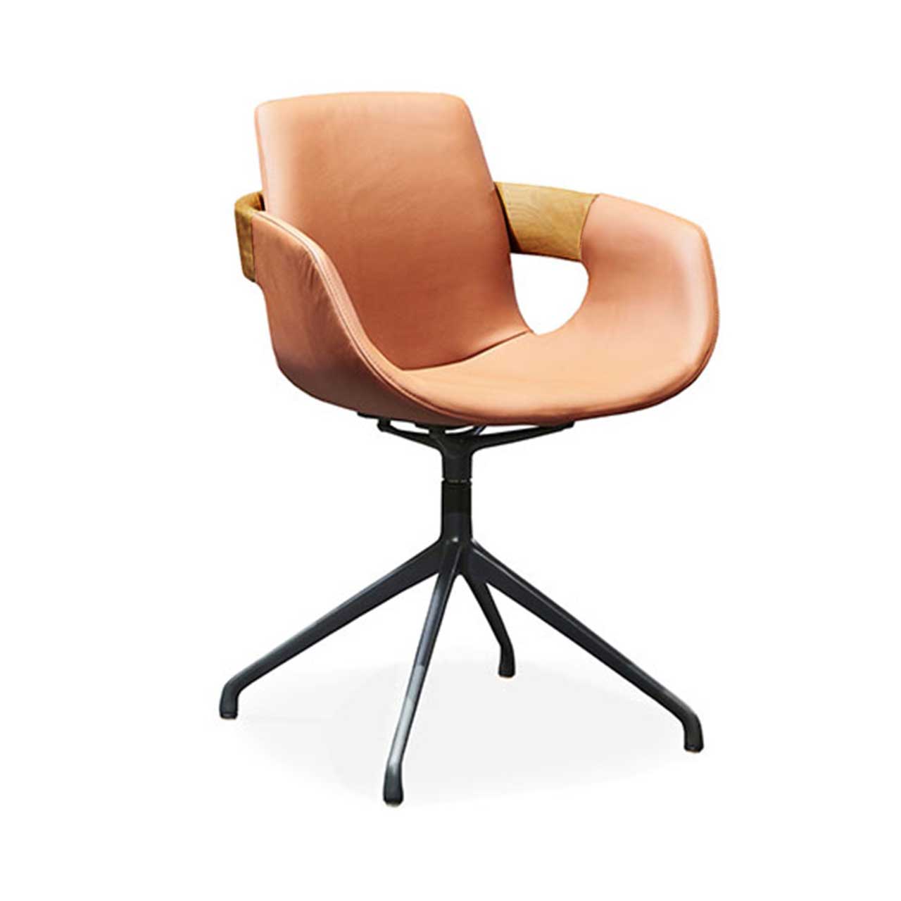 Hartmann NATURZEIT 7100E/8400E - 1605 Stuhl Emil Moderner Esszimmerstuhl mit Sitzfläche und Rückenlehne in cognacfarbenem Leder, Holzapplikation an Lehnen und Vier-Fuß-Stativgestell aus Metall Anthrazit.