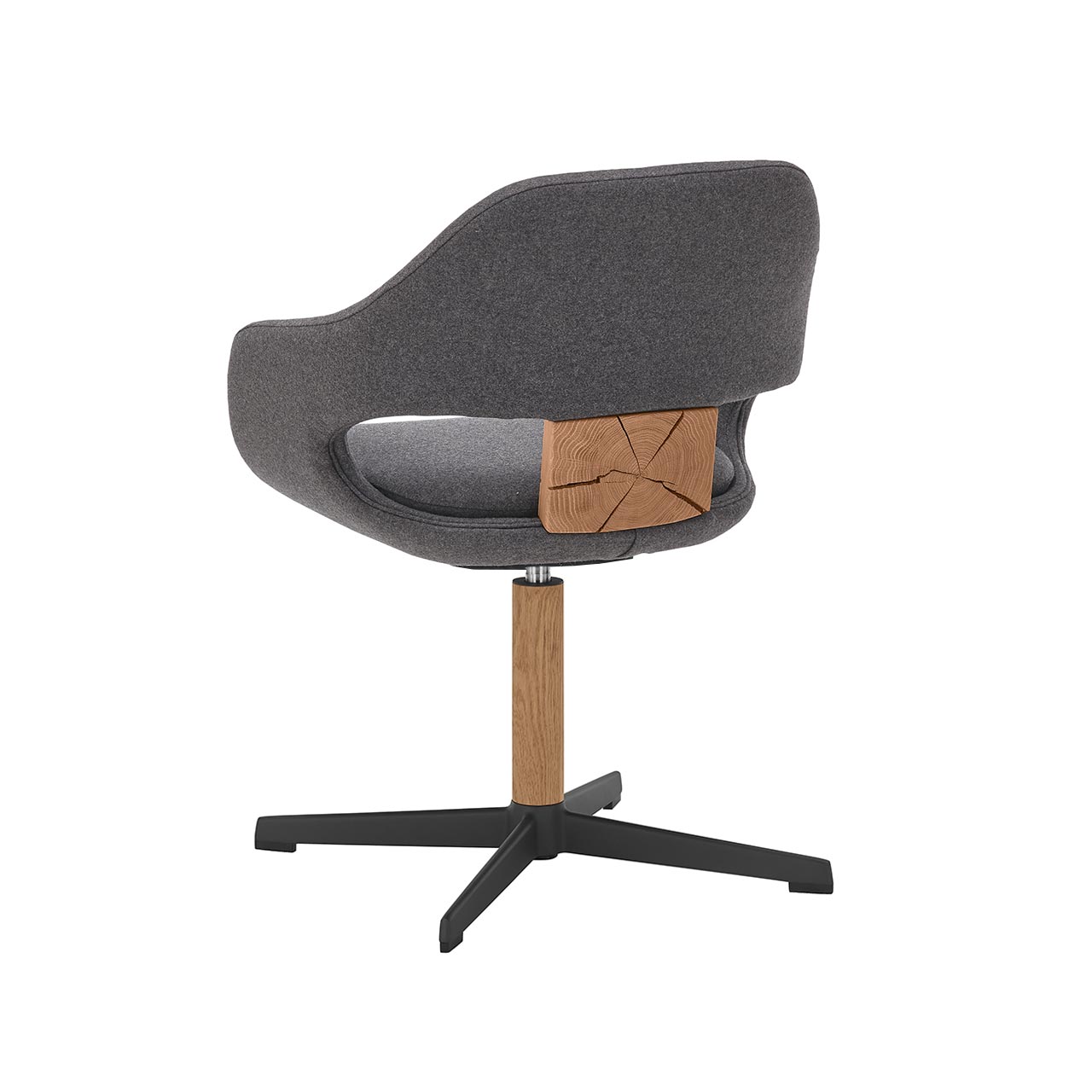 Hartmann NATURZEIT 7100E/8400E - 1734 Stuhl Aaron - Rückansicht Rückansicht eines drehbaren Armlehnstuhls mit anthrazitfarbenem Stoffbezug und gepolsterter , offener Sitzschale. Mit dekorativer Hirnholzscheibe im Lendenbereich auf Vier-Fuß-Stern Gestell in Metall Anthrazit und Holz.