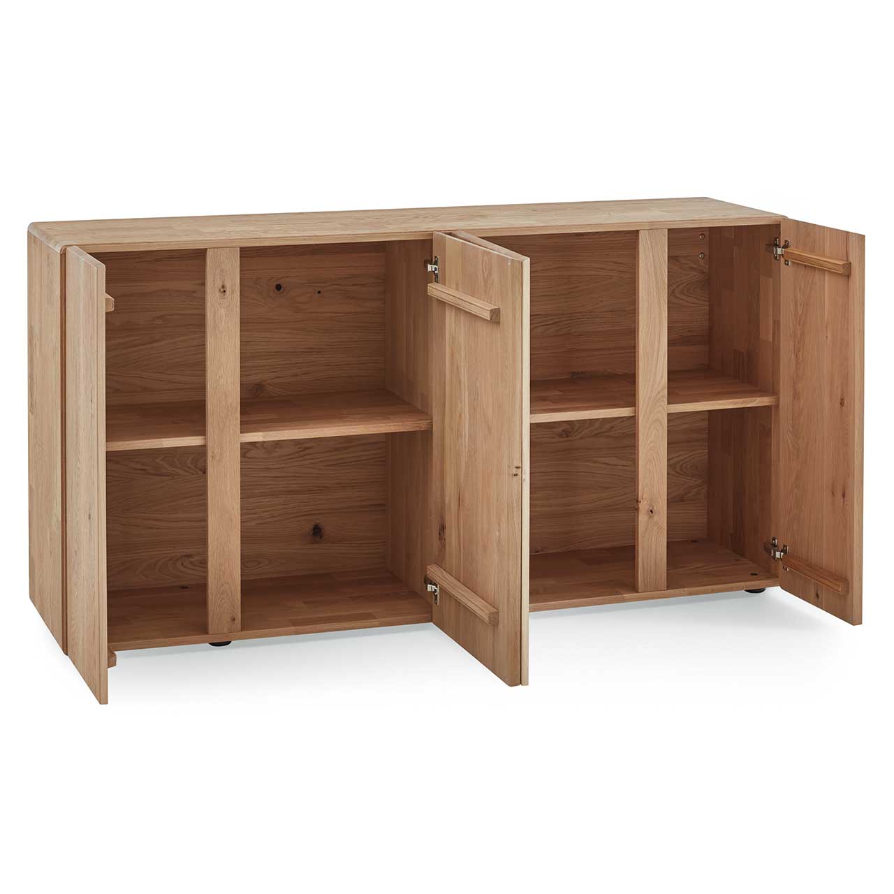 Cleanes Sideboard aus massivem Eichenholz mit vier geöffneten Türen und sichtbaren Einlegeböden, die den Innenraum in sechs Fächer unterteilen.