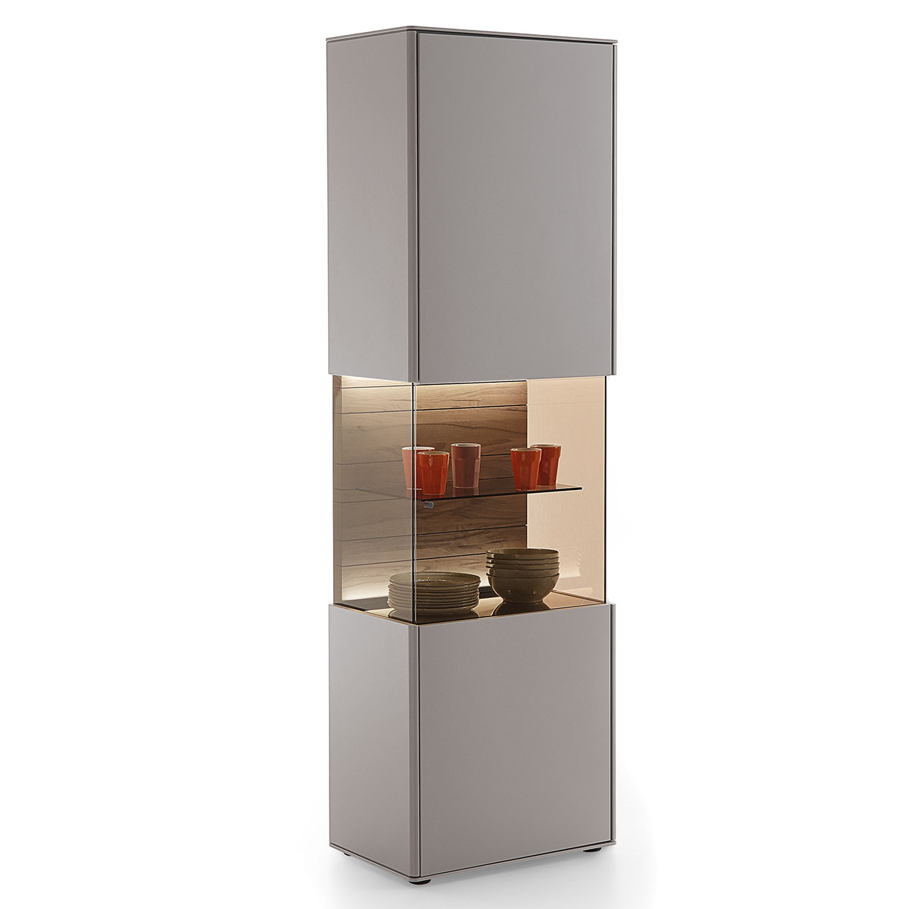 Hartmann AUDRA - Standvitrine 5610-0062 - Lack Sand - Türanschlag rechts Moderne Standvitrine mit geöffneter Glas-Holztür aus sandfarben lackierter Buche. Mit beleuchtetem Glasausschnitt und strukturierter Rückwand in dunkelbrauner Altholzbuche Uyaa sowie zwei Einlegeböden.