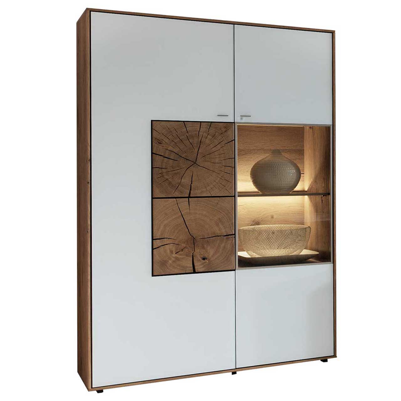 Modernes Standelement aus massiver Kerneiche Umato mit Mattglas weiß Front. Rechts mit Glastür und beleuchtetem Glasboden, links mit Mattglas weiß Tür und zwei, rechteckigen Hirnholzscheiben mit edler Holzmaserung und charakteristischen Rissen.