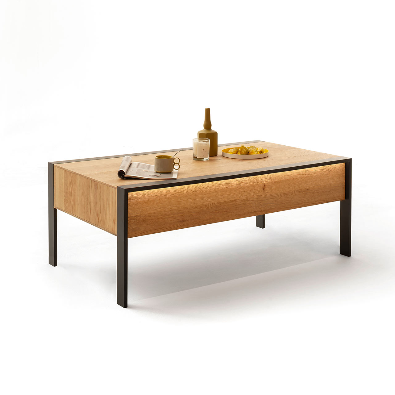 Moderner Couchtisch mit Schubkasten aus massiver gebürsteter Kerneiche Natur, breite rechteckige Holz-Tischplatte seitlich eingefasst in Metall Anthrazit auf vier schlichten Metallfüßen.