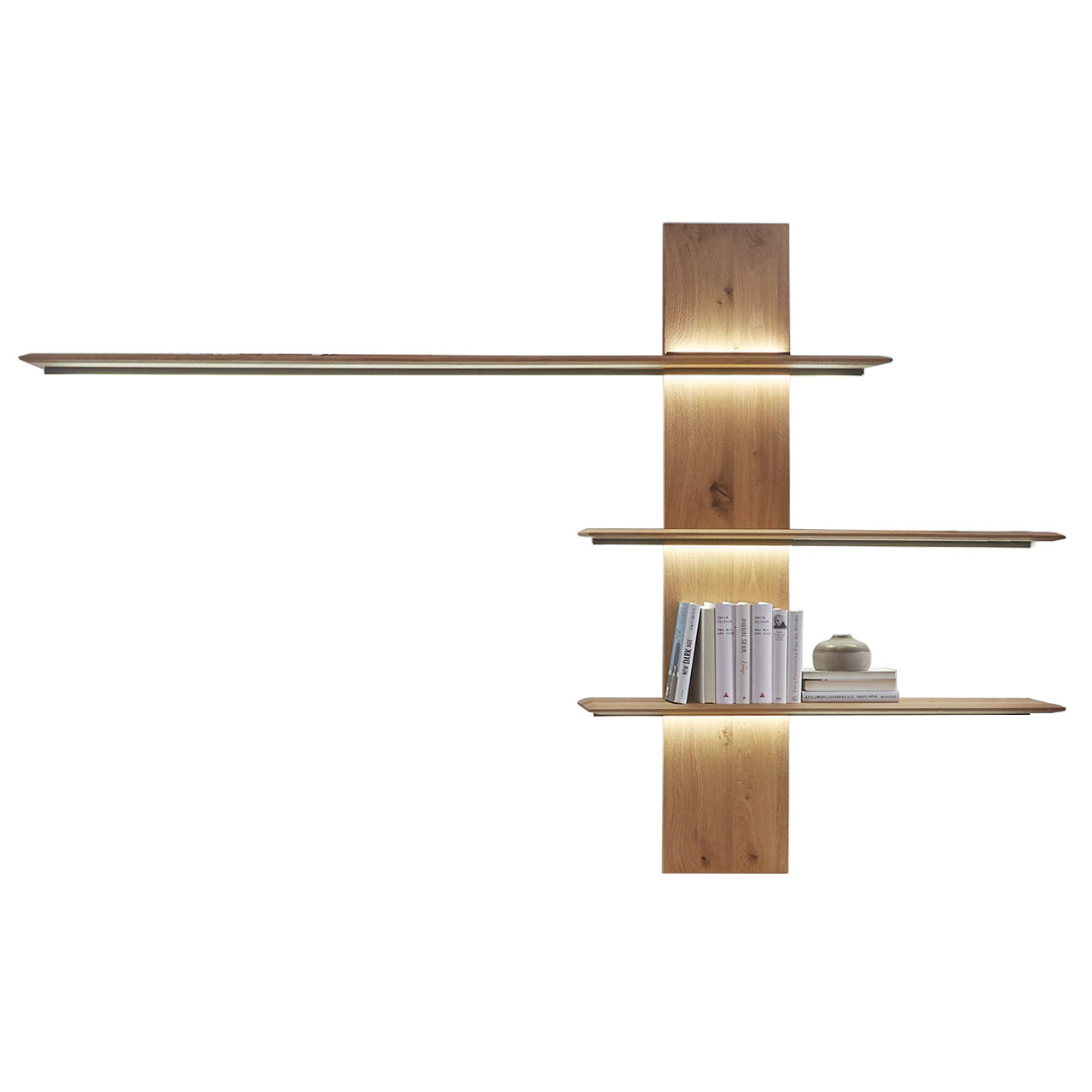 Hartmann CAYA - Highboard 7170-7232 re. Massivholz Wandpaneel aus edler Kerneiche Umato mit massiver Holzrückwand und einem langen Holzboden oben und zwei kurzen unten. Alle Holzböden sind indirekt beleuchtet.