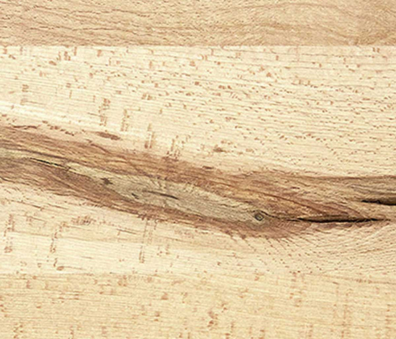 Hartmann Möbel - Holz-Kachel Kernbuche Holz-Kachel in Kernbuche mit sichtbarer Holzstruktur mit feinen Rissen und dezenten dunklen Holzeinschlüssen, Oberfläche im warmen, hellen, gelblichen Naturton.