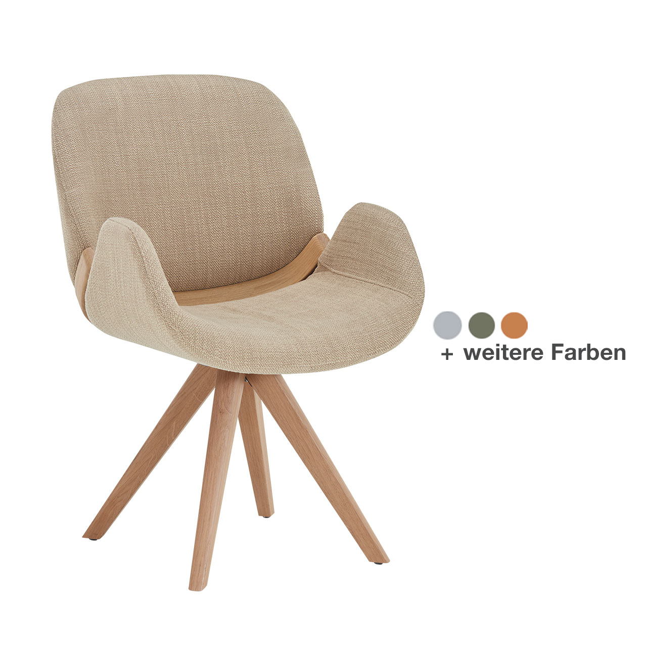Moderner Esszimmerstuhl mit gepolsteter Sitz- und Rückenfläche sowie nach oben schwingenden Armlehnen in hellbeigem Stoff, mit Holzapplikation im unteren Lendenbereich und Vier-Fuß-Stativgestell aus massivem Holz.