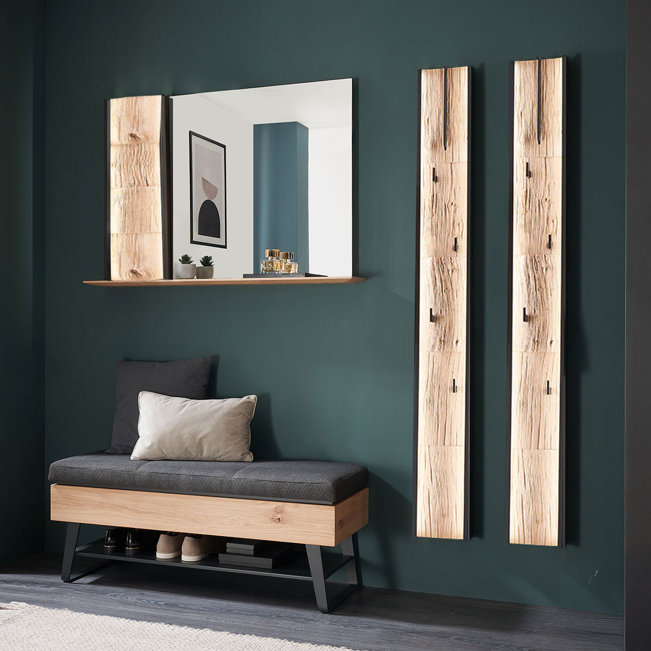 Hartmann SALVO 8550G - Garderobe Nr. V128S - vierteilig - Kerneiche Natur, Metall anthrazit, Spaltholz Moderne vierteilige Garderobe aus massiver Kerneiche Natur: Ein Spiegelpaneel mit Spaltholz-Akzent, zwei Garderobenpaneele mit Spaltholz-Rückwand und Kleiderhaken und eine gepolsterte Sitzbank auf Metallkufen mit Stauraumfach.